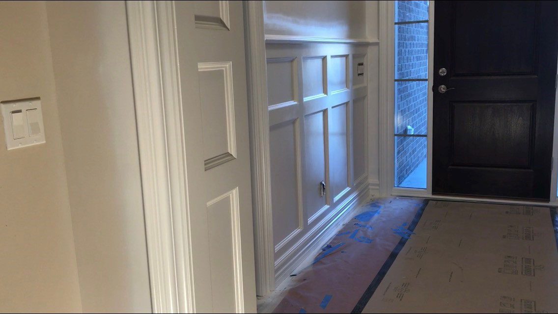 beautiful white wainscoting in home entryway